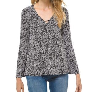 Women's Black and White V-Neck Top